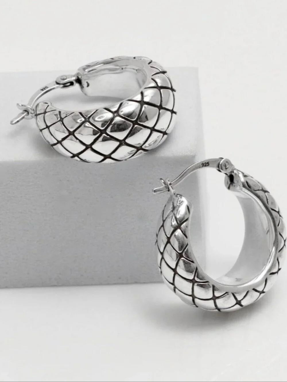 Charmsy NWT 925 Sterling Silver Quilted Thick Hoop Earrings - Brand New ✨